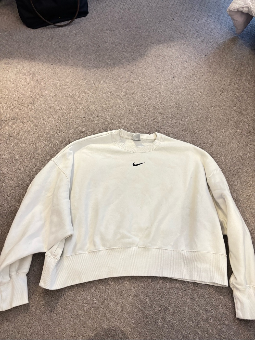 Nike Women’s White Crewneck Sweatshirt